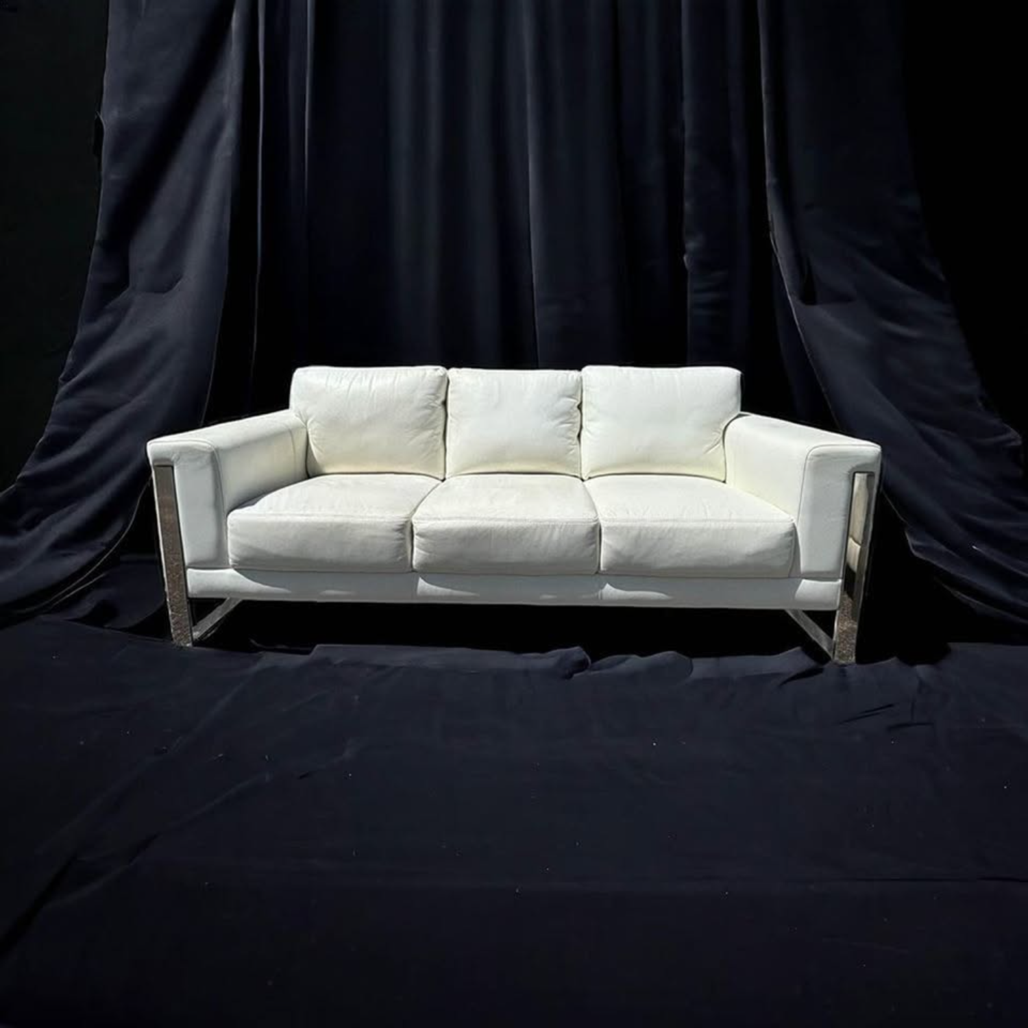 White Leather Couch & Chair! Great Condition! Modern Look! DELIVERY AVAILABLE!!! image | Ivy Store