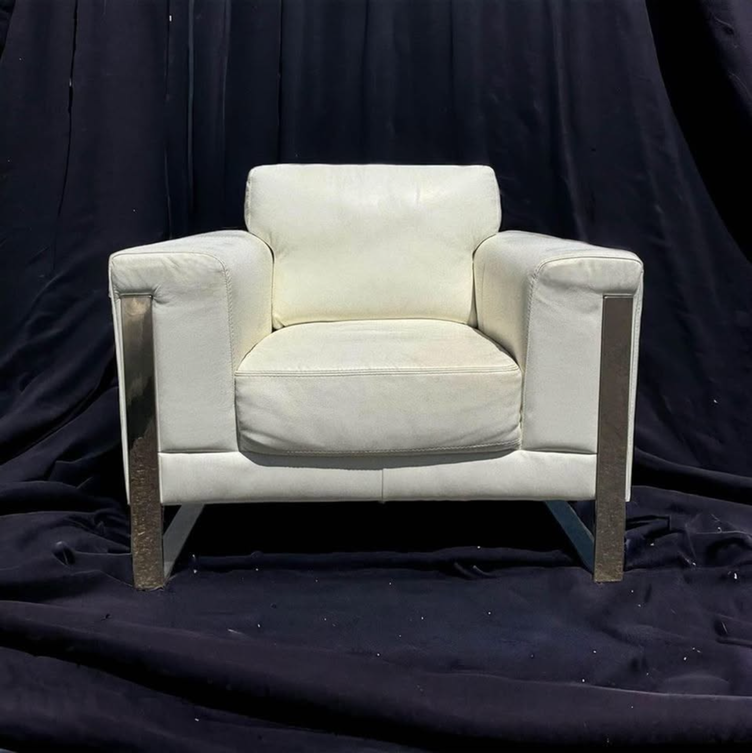 White Leather Couch & Chair! Great Condition! Modern Look! DELIVERY AVAILABLE!!! image | Ivy Store