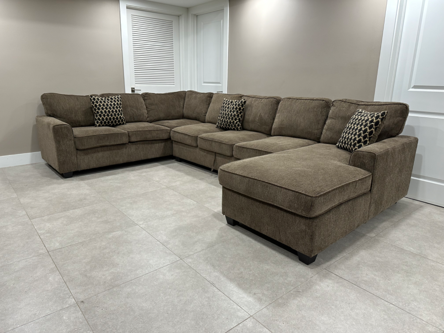 Brown Fabric Sofa Sectional U Couch — FREE DELIVERY Image #1 | Ivy Store