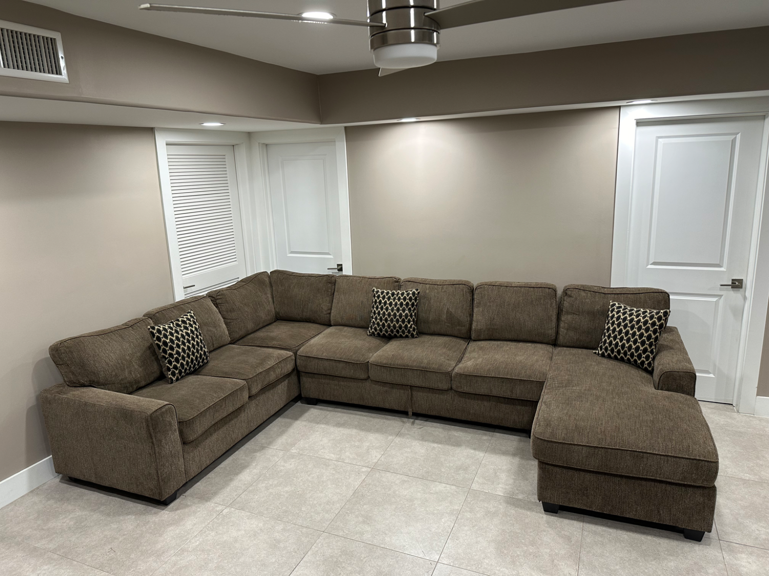 Brown Fabric Sofa Sectional U Couch — FREE DELIVERY Image #2 | Ivy Store