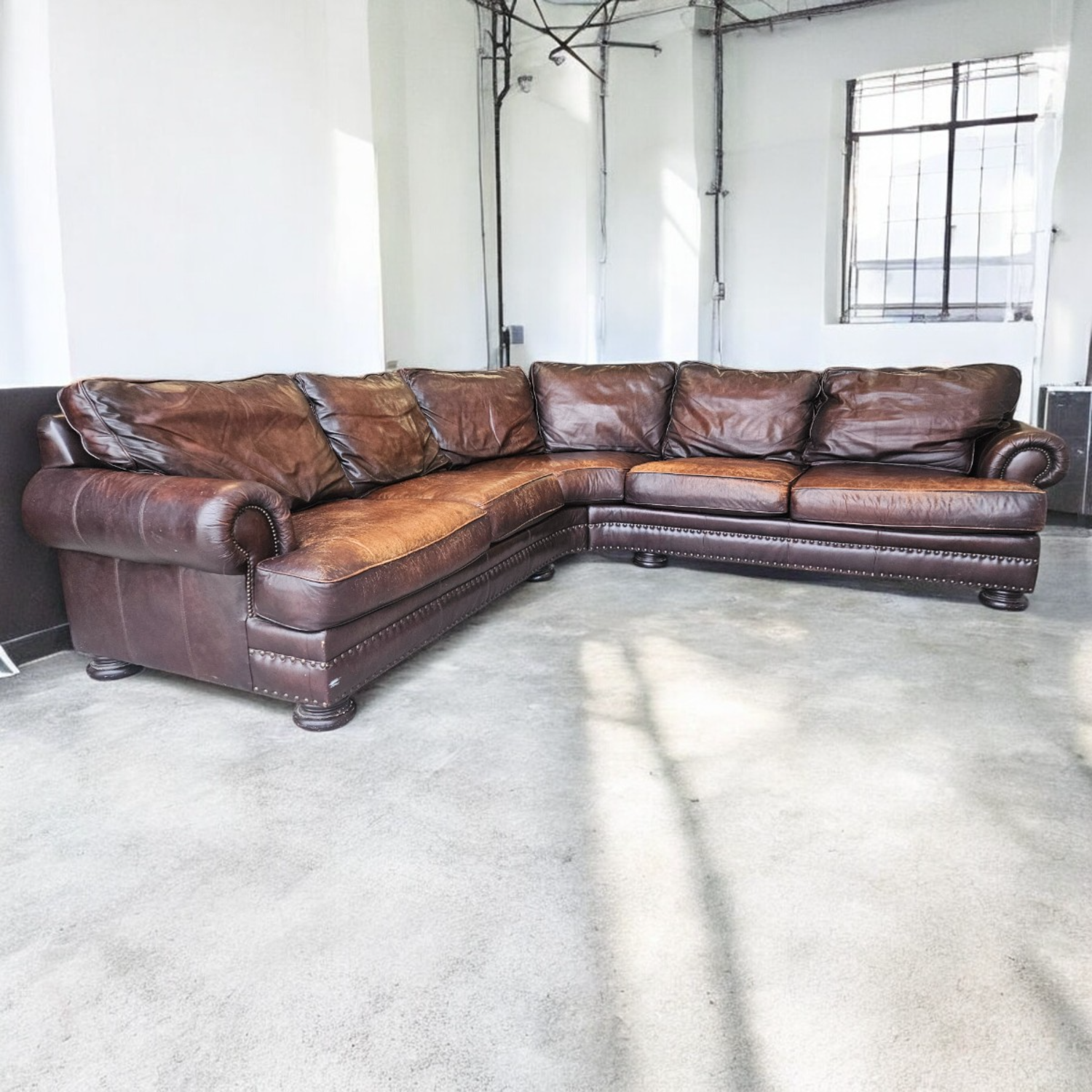  Bernhardt Leather Sectional🚛 Can Deliver🚫 NO DEPOSIT NEEDED Image #1 | Ivy Store