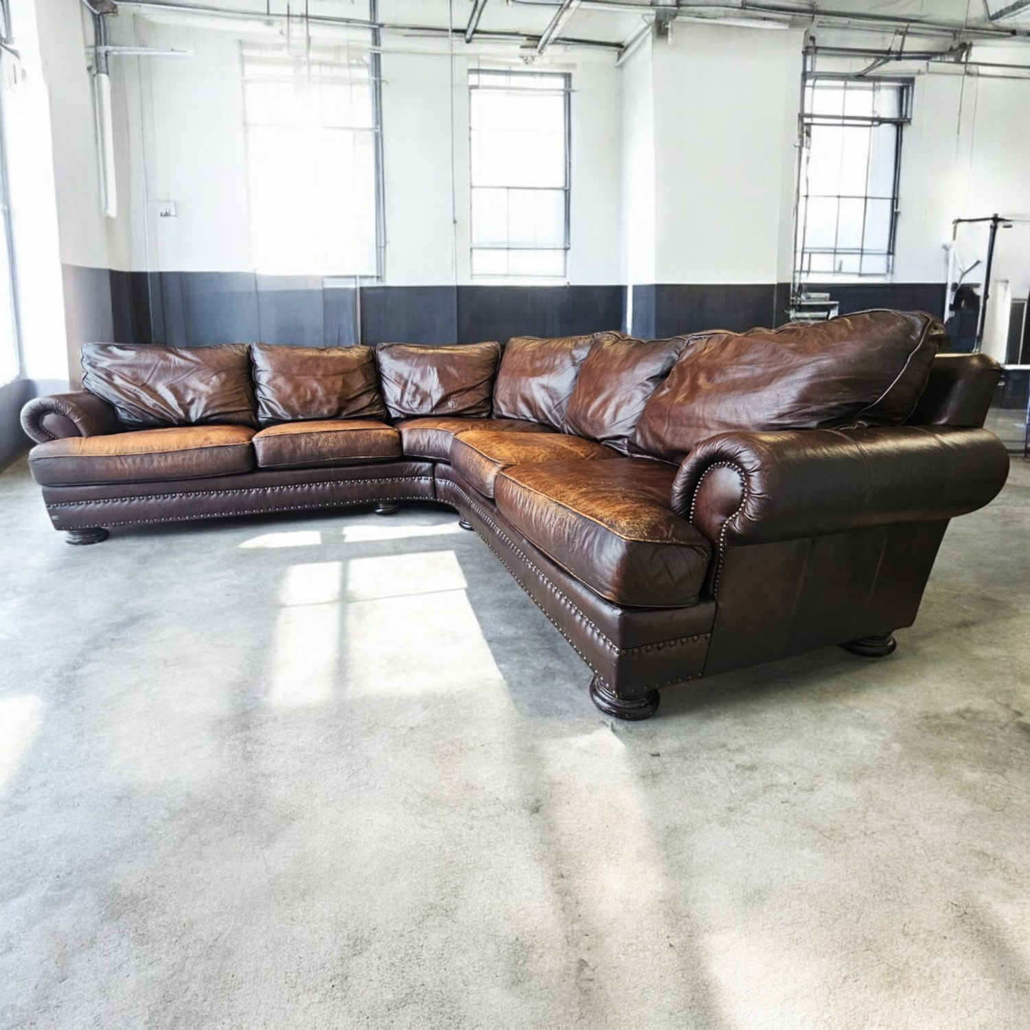  Bernhardt Leather Sectional🚛 Can Deliver🚫 NO DEPOSIT NEEDED Image #2 | Ivy Store