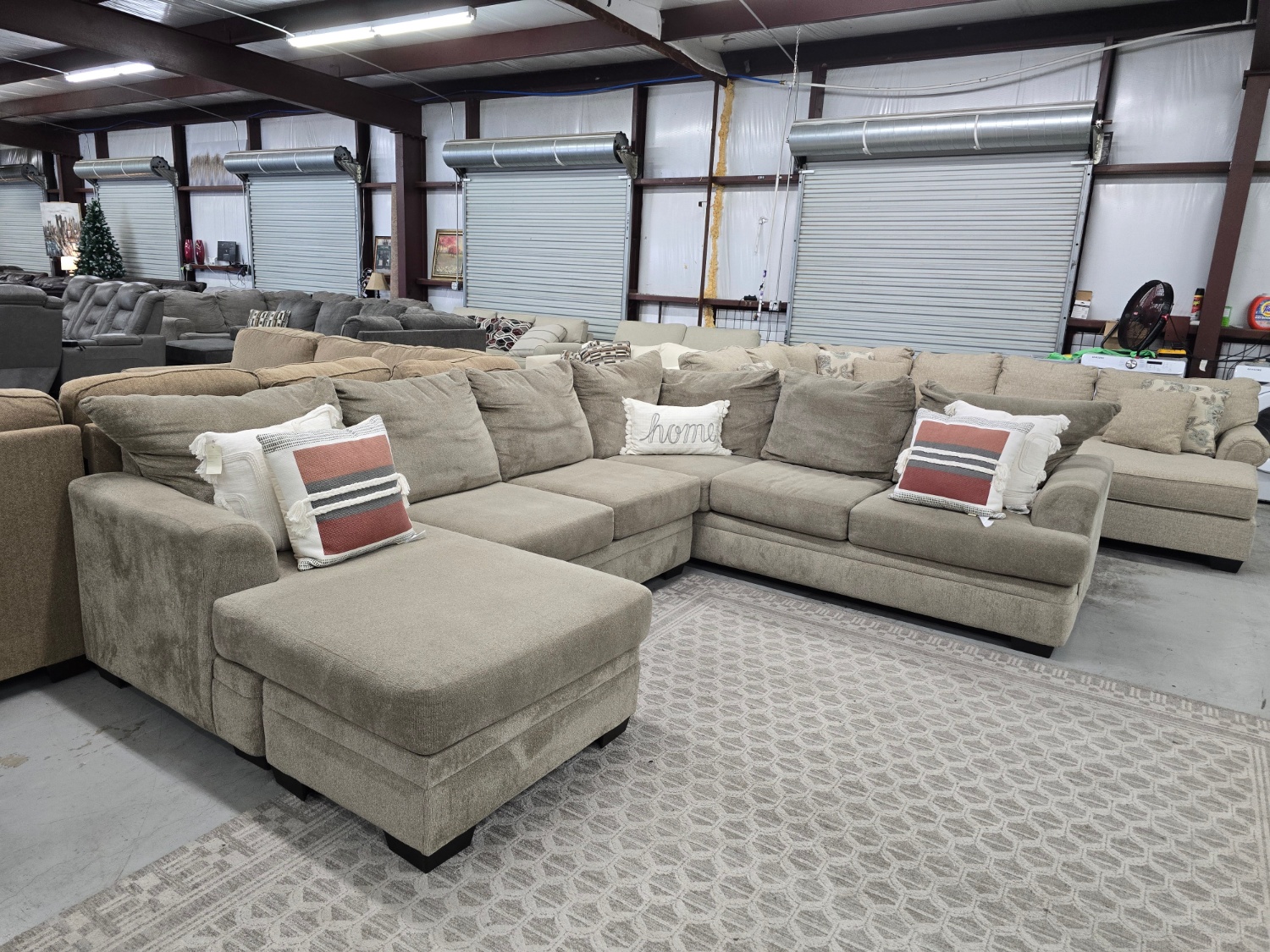 Beige U-Shaped Sectional Couch With Reversible For Sale 🚛 CAN DELIVER TODAY 🚚 image | Ivy Store