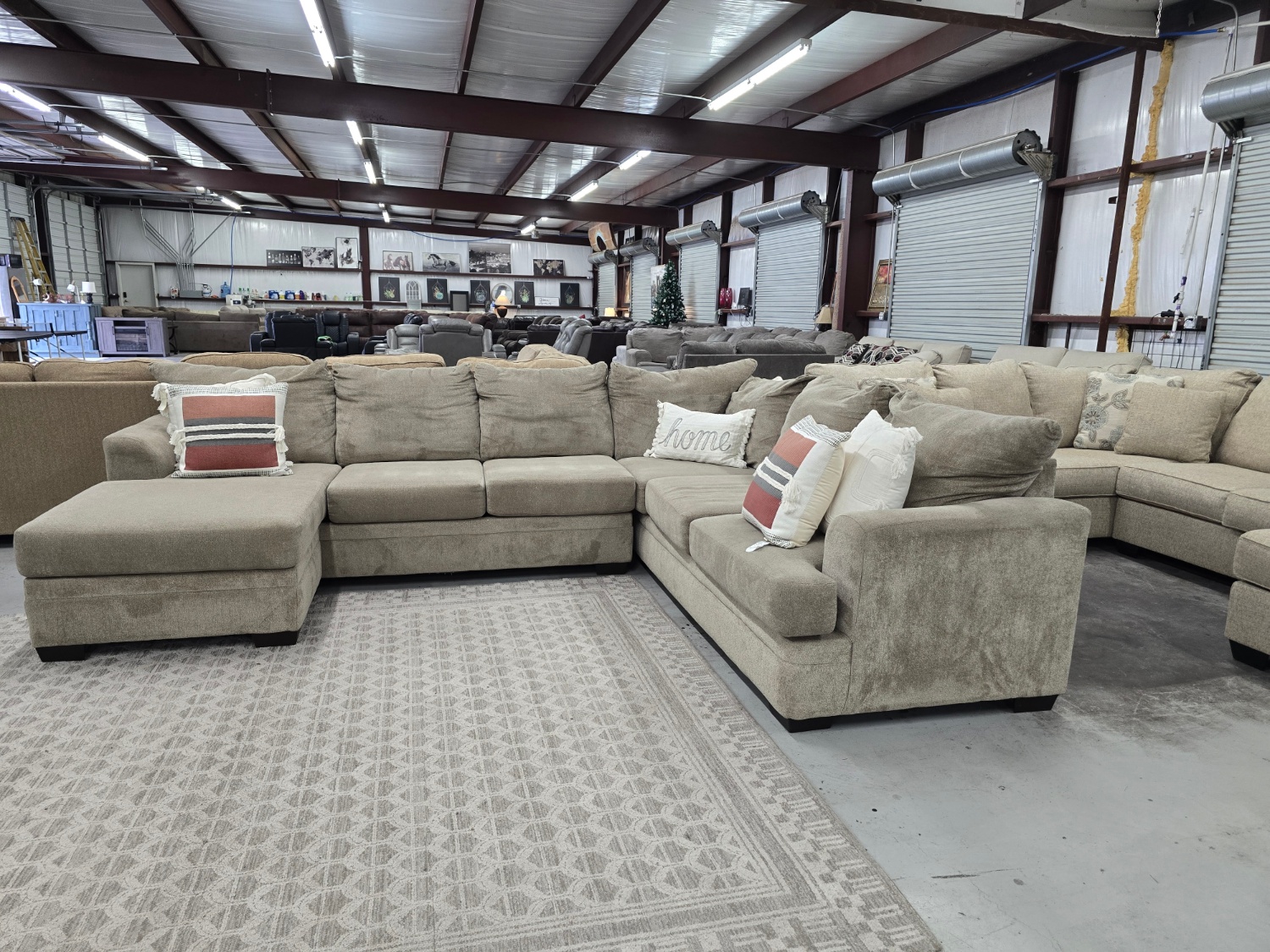 Beige U-Shaped Sectional Couch With Reversible For Sale 🚛 CAN DELIVER TODAY 🚚 image | Ivy Store