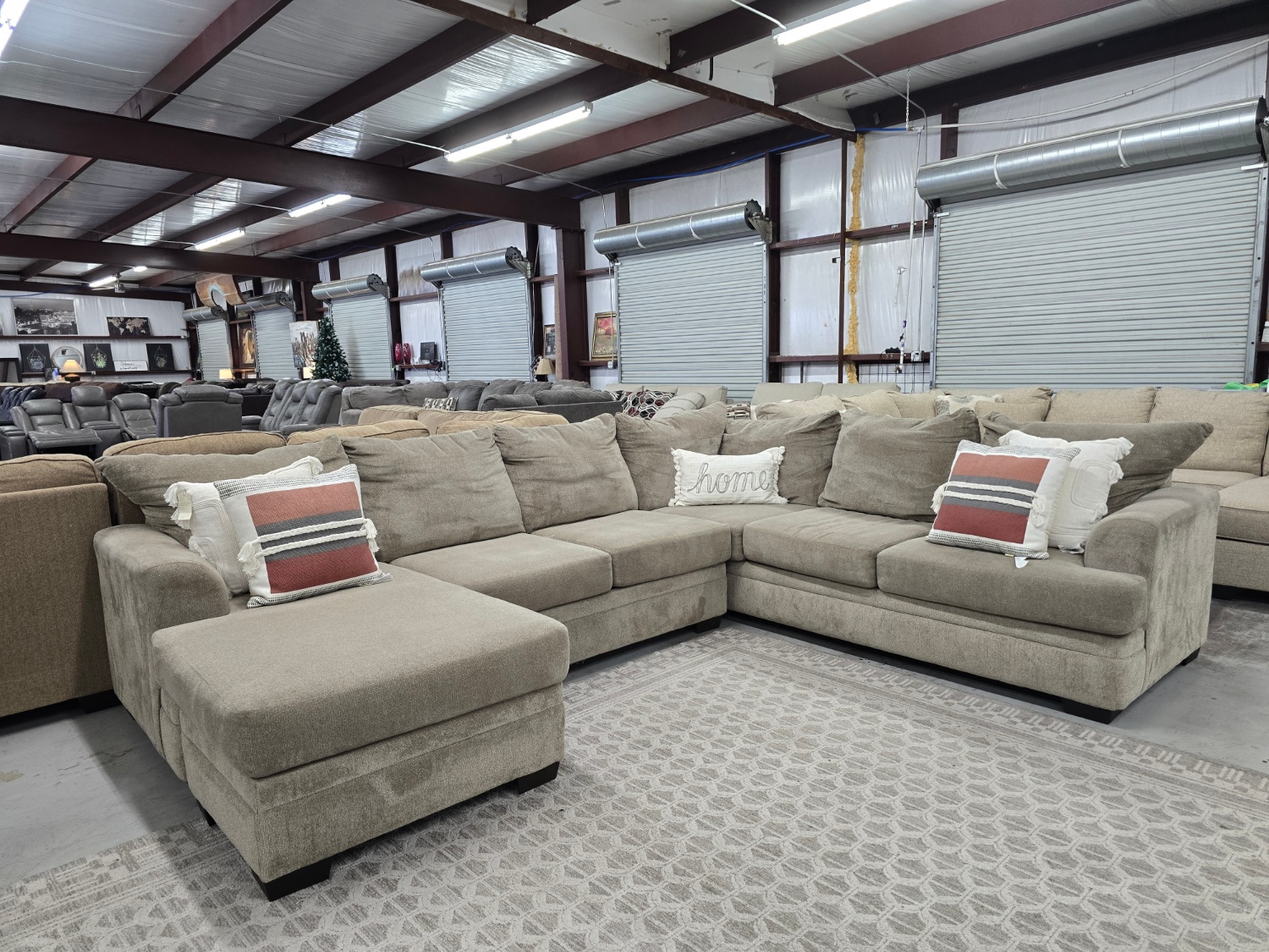 Beige U-Shaped Sectional Couch With Reversible For Sale 🚛 CAN DELIVER TODAY 🚚 image | Ivy Store