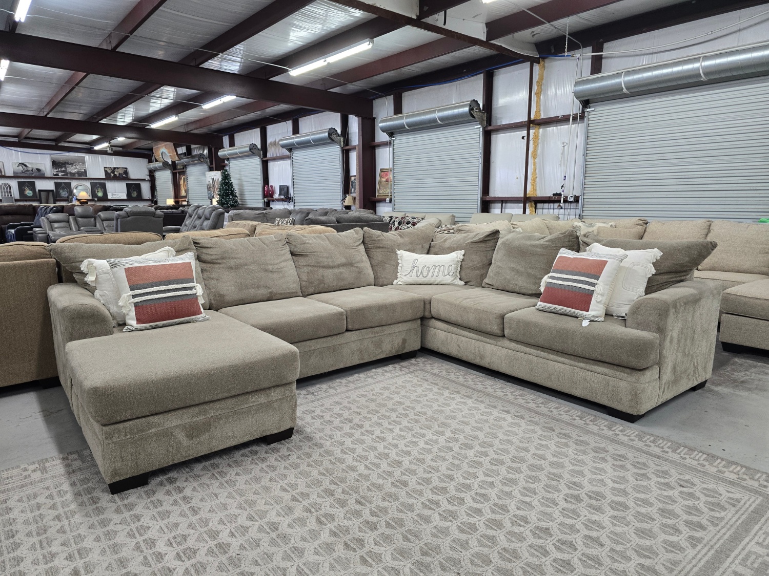Beige U-Shaped Sectional Couch With Reversible For Sale 🚛 CAN DELIVER TODAY 🚚 image | Ivy Store