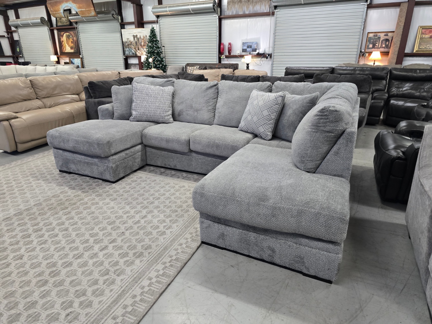 Beautiful Gray U-shaped Sectional Couch 🛋 Image #1 | Ivy Store