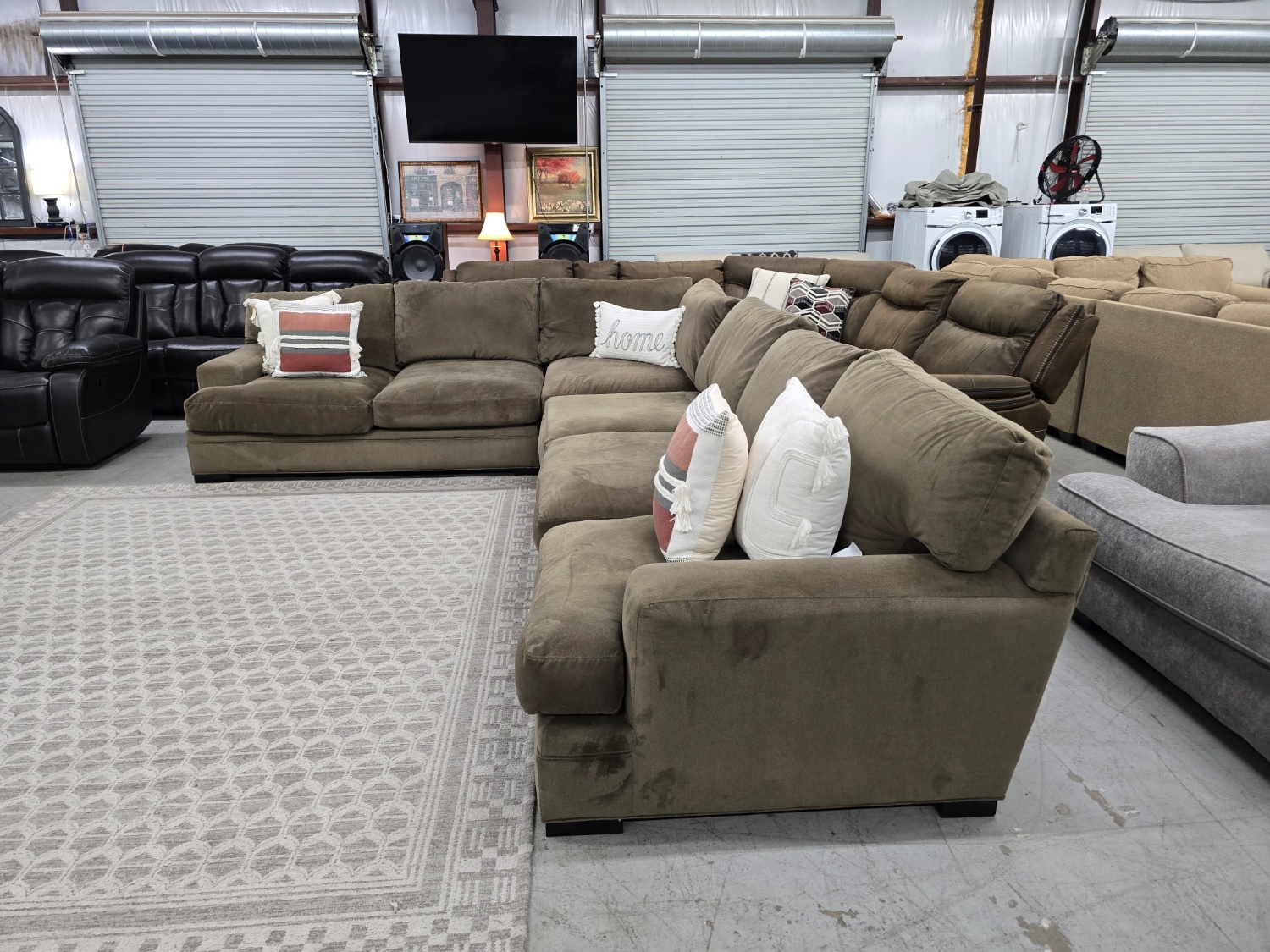 Huge Oversized Brown Cindy Crawford Sectional Couch 🚛 FAST SAME DAY DELIVERY! 🚚 image | Ivy Store