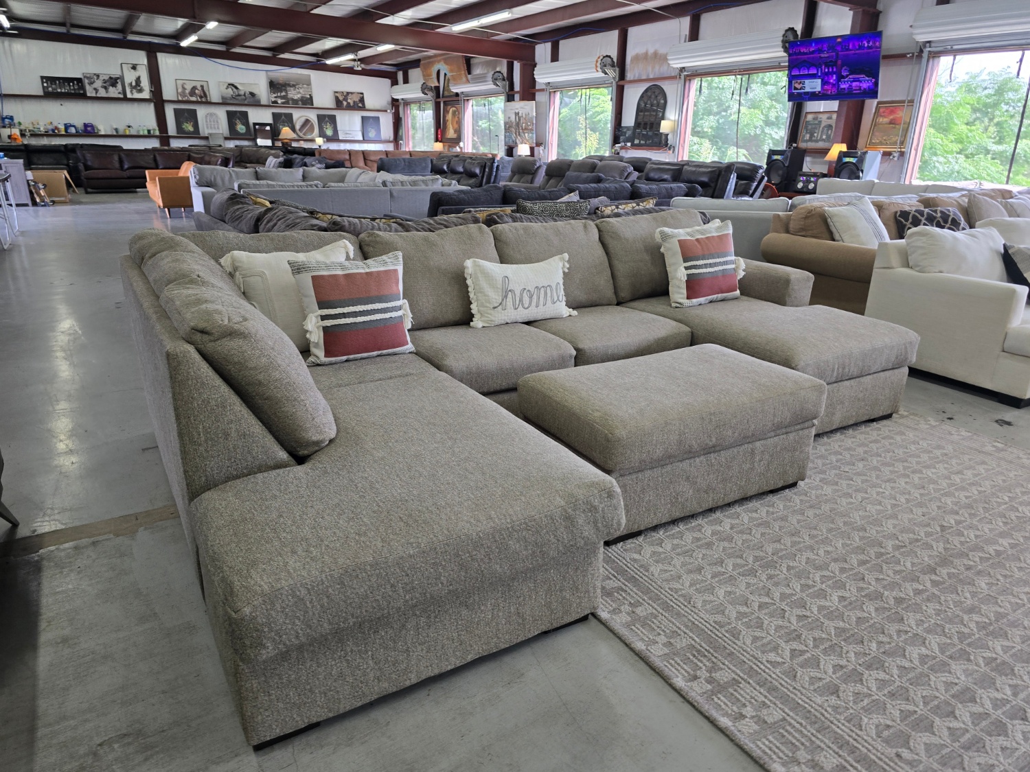 Nice Beige Sectional Couch with a Pull-out Bed &  storage ottoman 🚛 FAST SAME DAY DELIVERY! 🚚 Image #1 | Ivy Store