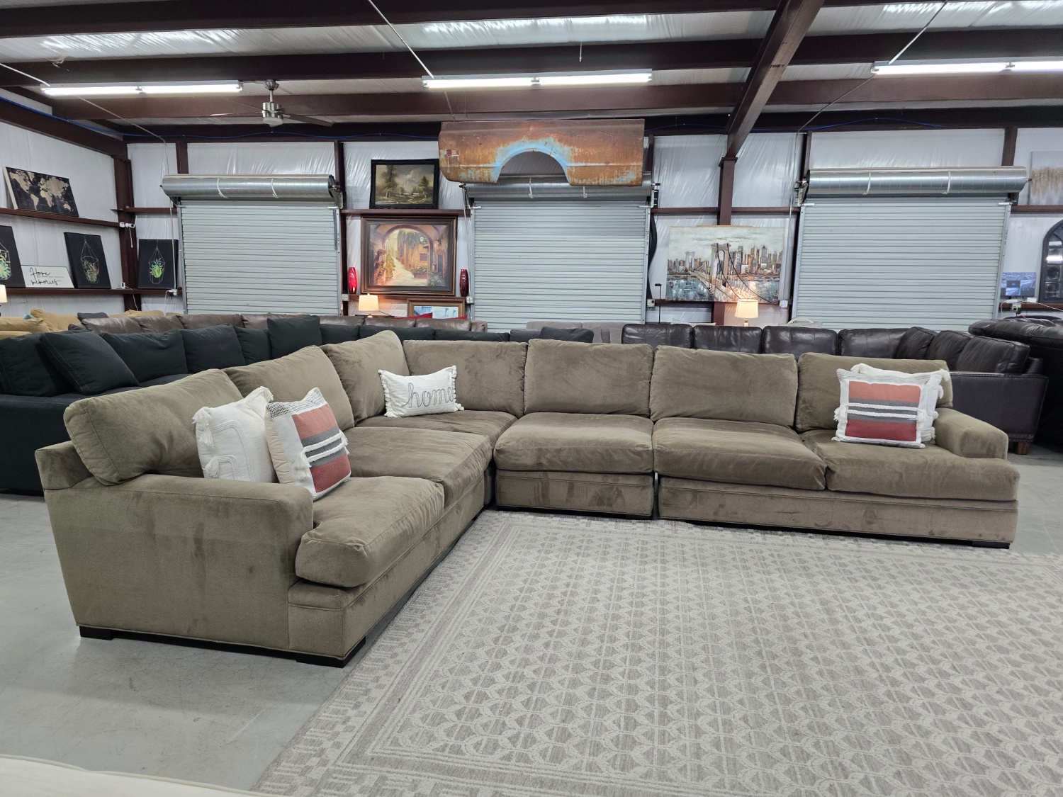 Huge Oversized comfy brown sectional couch by Rooms To-Go 🚛 FAST SAME DAY DELIVERY! 🚚 Image #2 | Ivy Store