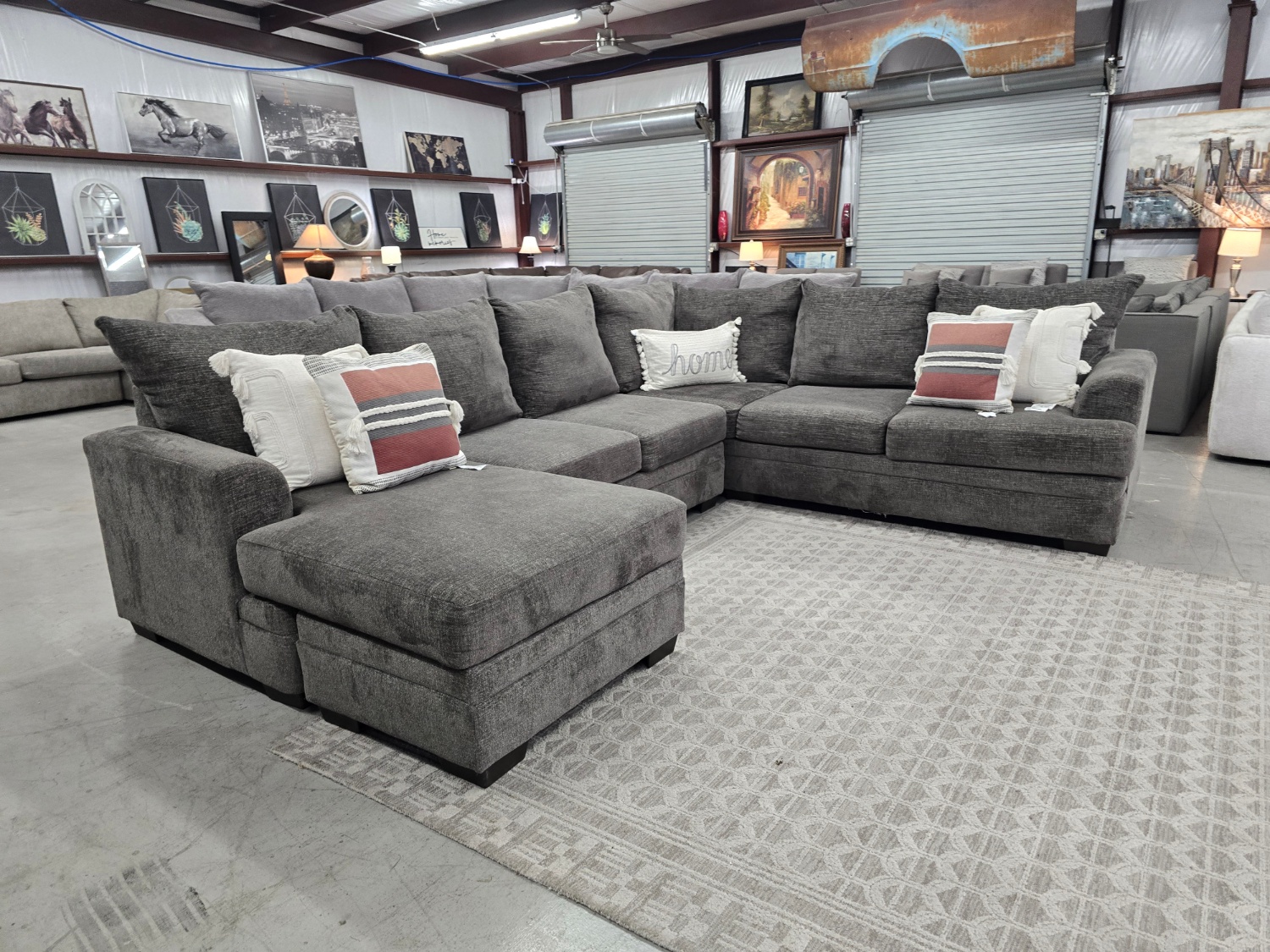 Large Gray U-shaped Sectional Couch with reversible chase 🚛 FAST SAME DAY DELIVERY! 🚚 Image #1 | Ivy Store