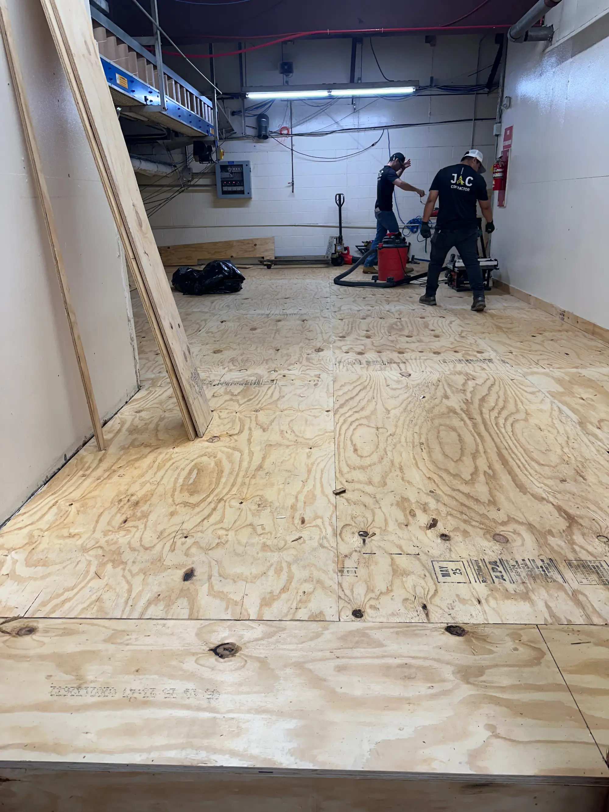 EPOXY INDUSTRIAL FLOOR REPLACEMENT - Service focus: slip-resistant