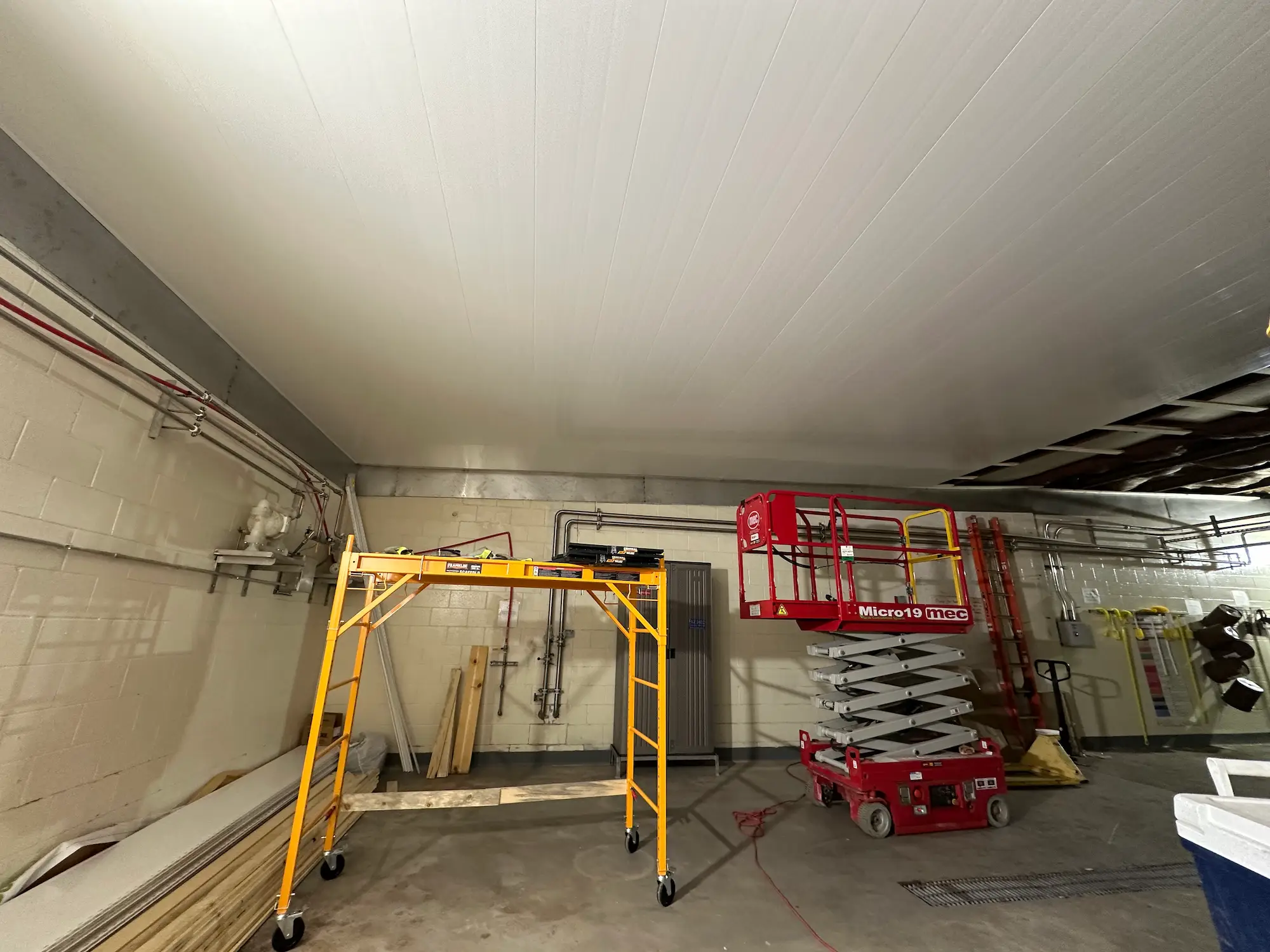INSTALLATION OF NEW CEILING CHEMICAL ROOM - Service focus: industrial construction