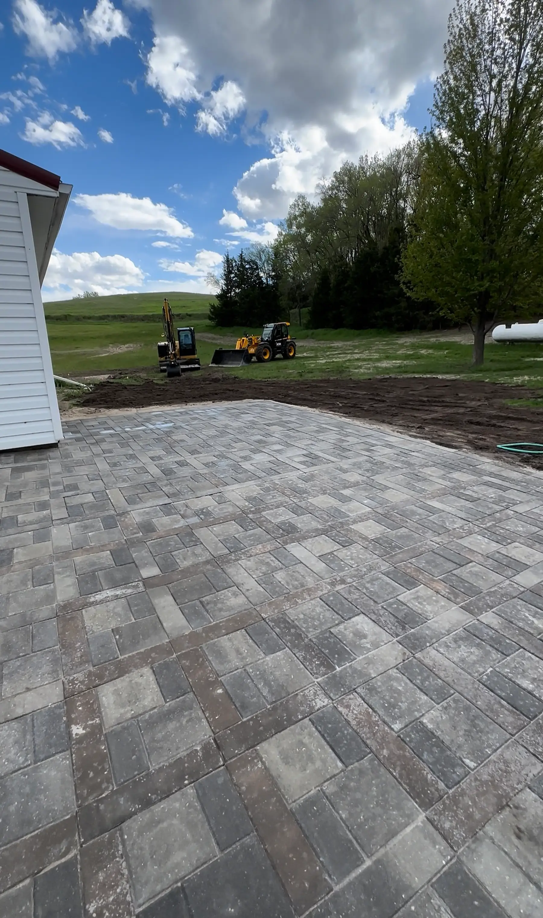 View details for our project: HARDSCAPING & LANDSCAPING