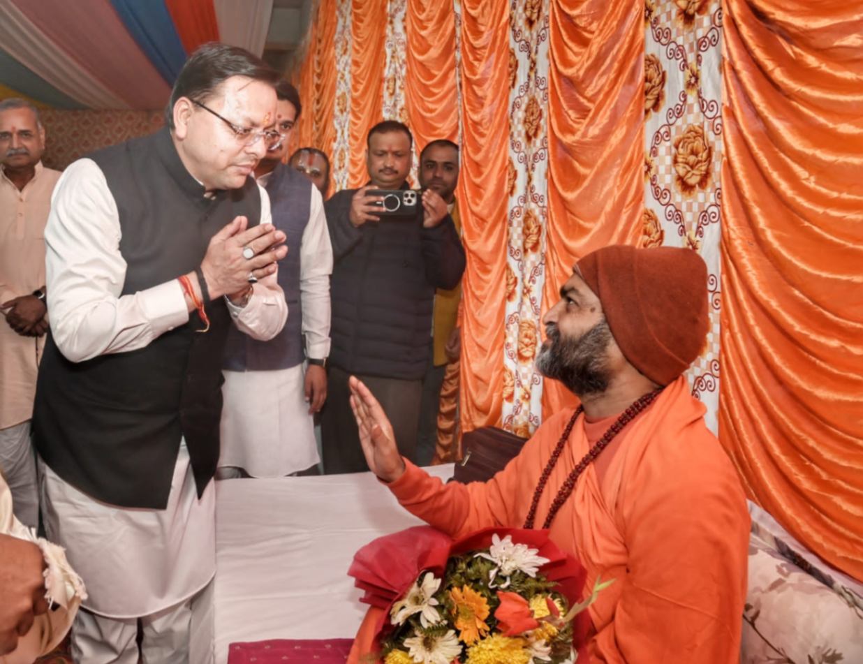 अग्नि अखाड़े के महामंडलेश्वर उत्तम स्वामी से मुख्यमंत्री ने की शिष्टाचार भेंट