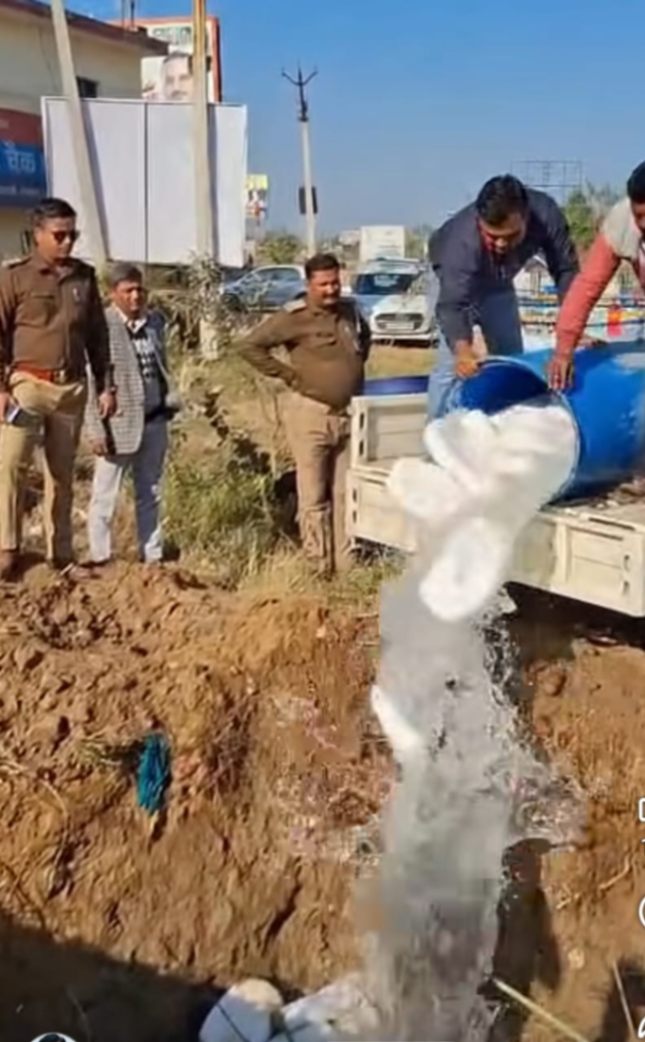 700 किलो संदिग्ध पनीर हरिद्वार पुलिस ने किया दफ्न,
देहरादून की शादियों के सीज़न के लिए ले जाया जा रहा था हानिकारक पनीर