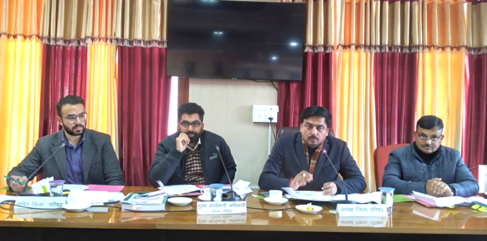 जिला परिषद की त्रैमासिक समीक्षा बैठक आयोजित, 382.50 करोड़ रुपये के विकास कार्यों को दी गई मंजूरी