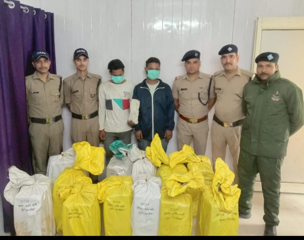 धार्मिक यात्रा में  सामान ढुलाई के नाम पर शराब की तस्करी,, दो गिरफ्तार.