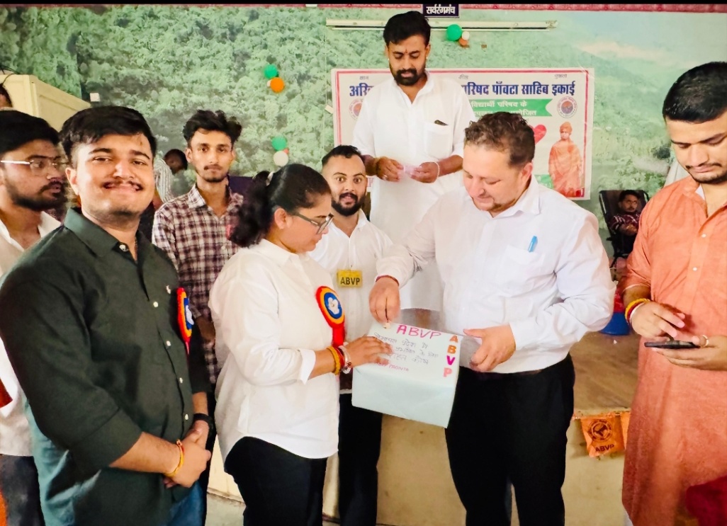 एबीवीपी  पांवटा इकाई ने प्रदेश में त्रासदी प्रभावितों के लिए चलाया .राहत कोष अभियान: शिवानी चौहान