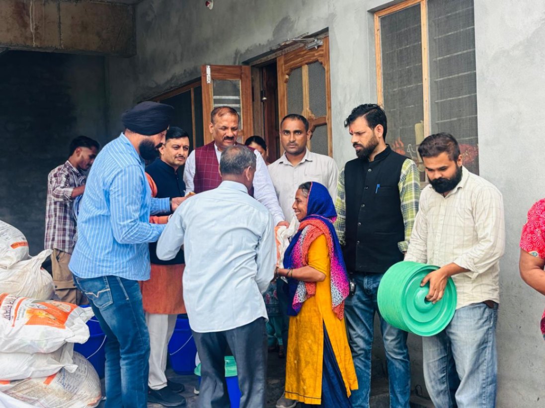 भारतीय जनता पार्टी द्वारा आपदा प्रभावित परिवारों को वितरित किया गया रहा राशन
