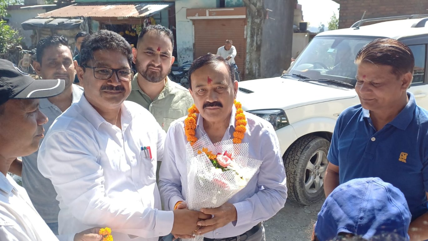पूर्व विधायक पांवटा साहिब चौधरी किरनेश जंग ने किया खेलकूद प्रतियोगिता का शुभारंभ 