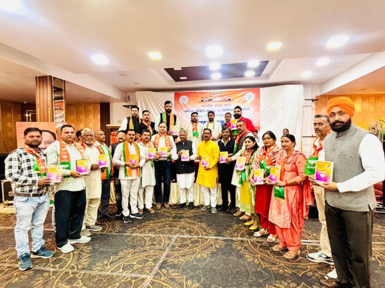भाजपा मंडलों की संयुक्त बैठक में संगठन को मजबूत करने पर जोर, बूथ विवरणिका का हुआ विमोचन