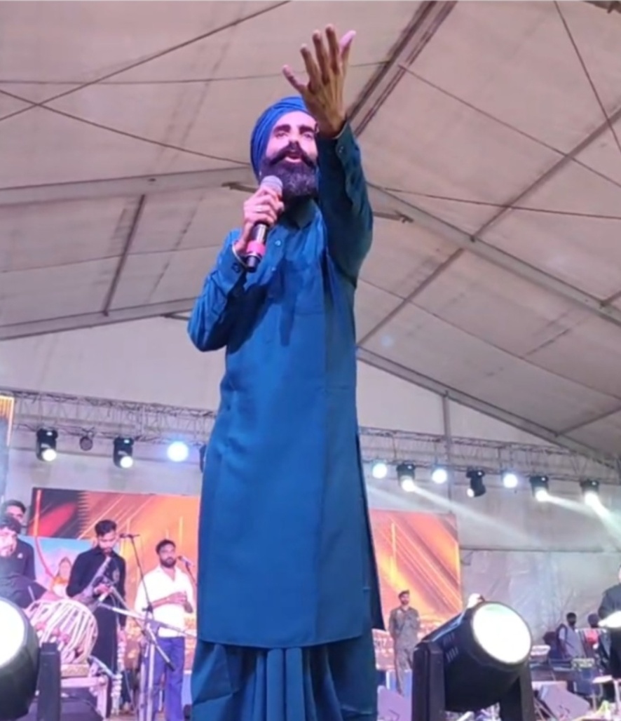 वाह...बड़े  पंजाबी कलाकार कंवर ग्रेवाल आपसी कौमी एकता की बड़ी सीख दे गए '