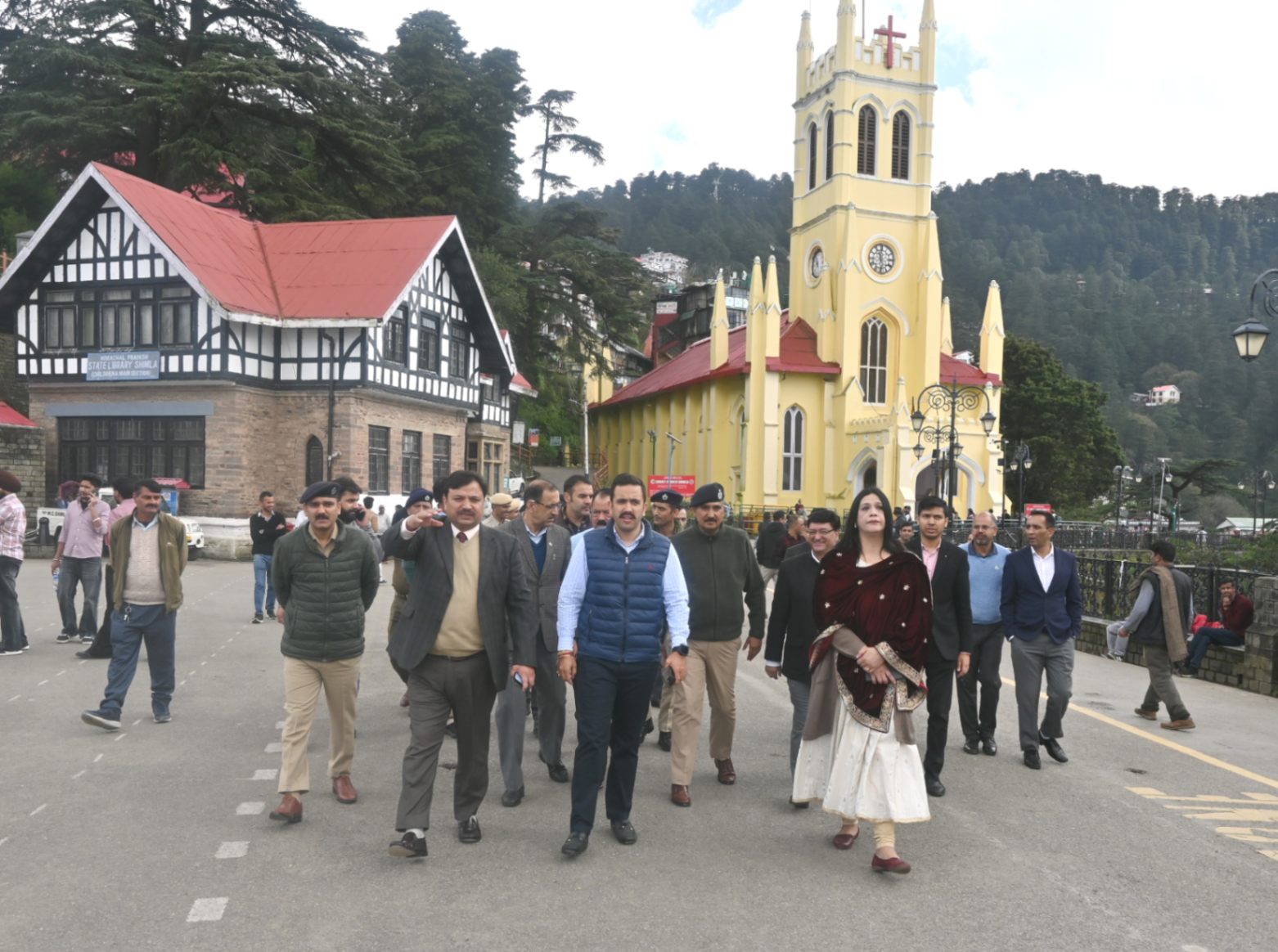लोक निर्माण मंत्री ने वीरभद्र सिंह की प्रतिमा अनावरण कार्यक्रम की तैयारियों का लिया जायजा