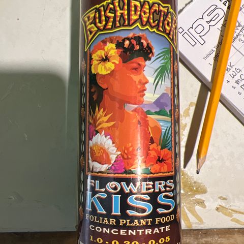 The volunteer (Maui Waui) growlog photo: Flowers kiss breakdown 