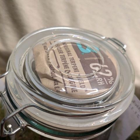 Sticky Orange XXL Automatic growlog photo: Fertig getrocknet , ab mit boveda ins glas . 