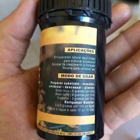 Super Skunk growlog photo: Nutriente usado a partir de hoje diluí 1g para 300ml.-------diluir na rega 20ml a cada 15 dias