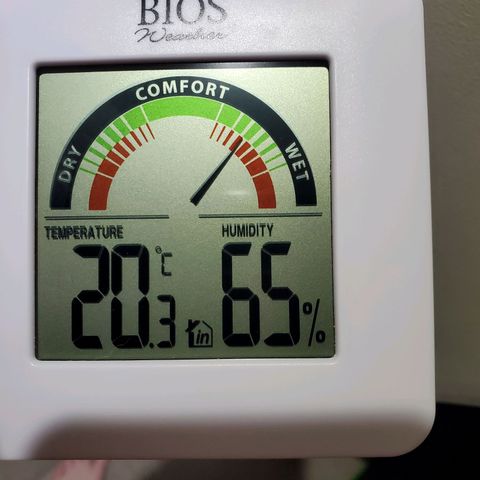 Mystery Mary  growlog photo: Tent is holding temperature and humidity fairly well