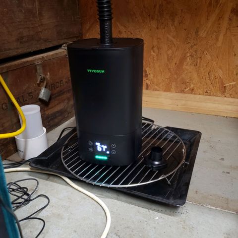 Geloctane  growlog photo: Set up the new H05 humidifier 2:30pm  everything seemed to be working okay  So far I will check on it soon.
