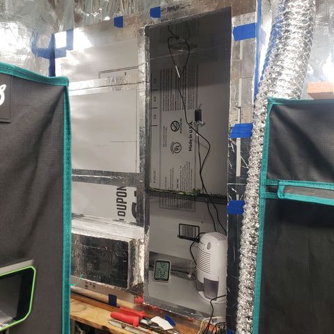 Geloctane  growlog photo: I'm getting close to working out all the kinks in this drying/curing chamber my lung room has to be between 74 and 68° to keep humidity stable inside the chamber 