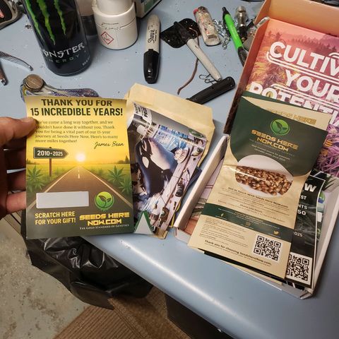 Geloctane  growlog photo: I ordered a couple seeds from seeds here now  Looking for that dead roadkill skunk smell 