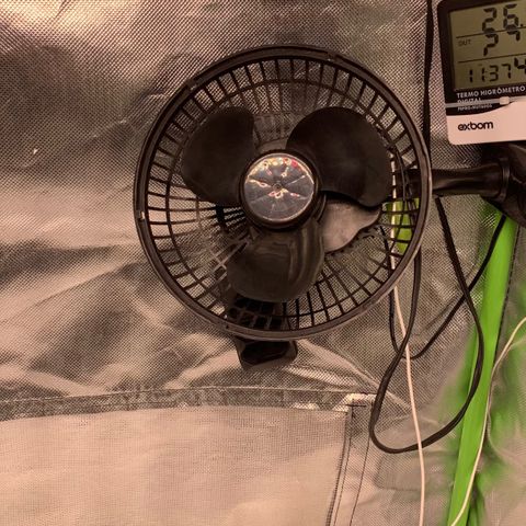 Green Poison growlog photo: Higienização com álcool no grow todo

- limpeza das ventoinhas/saidas de ar/ventilador
