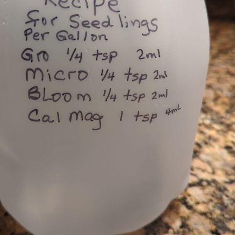 Tower Garden 2 growlog photo: E1 Transplant shock
Made 1 gal seedling liquid
PH 6.9
C1 is Red Salad Lettuce germinated in TG
E1 is Red Salad germinated in Tent