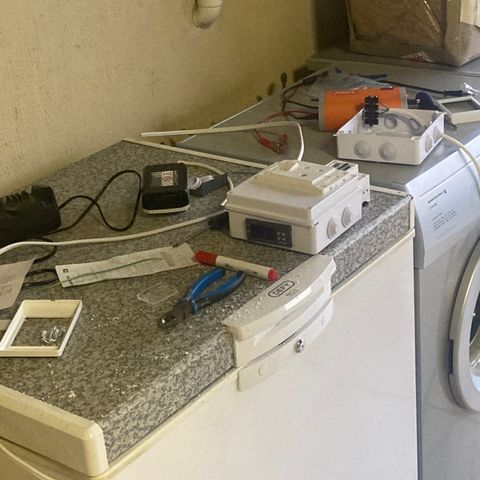 Tortoni growlog photo: Let the building begin first time going away so building a timer and controller for the lights hum ect are on there own controller 

# the hole set up will be shown at the en d next week 