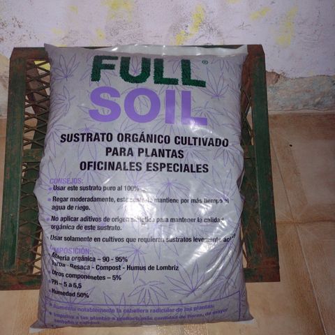 W.L.G. y EMA WEED growlog photo: Transplante
Tierra preparada 