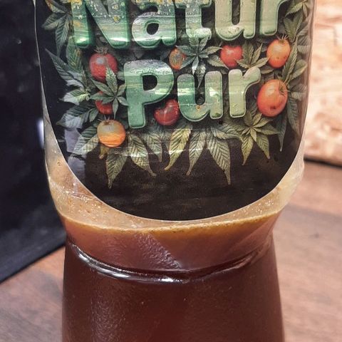 Mehrere Oreoz Pflanzen und Zyklen  growlog photo: Hier können die verschiedenen Organischen schickten des Düngers gut erkennen. Oben schwimmen gesund und Munder die Effektiven Mikroorganismen wie auch die enthaltenen Milchsäurebakterien, unten die Organischen nährstoffe in ihrer Lösung. 

Einfach ein super Produkt !