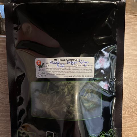 Super Skunk x Super Skunk growlog photo: Sugarleaves,Trim