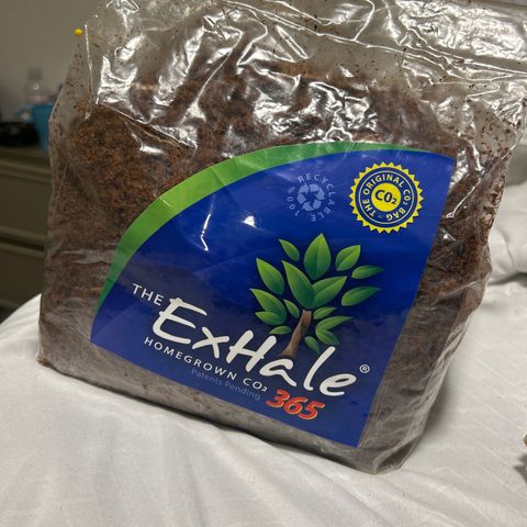 1st Grow growlog photo: Added exhale 365 co2