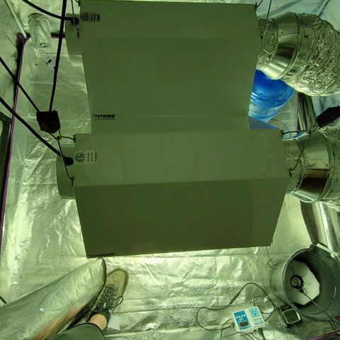 #2 growlog photo: Updated ventilation!
Lights fully adjustable now!