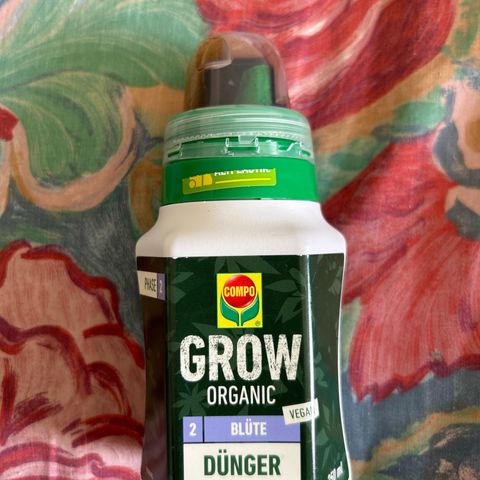 Lucy growlog photo: COMPO Grow Organic 2.Blüte Dünger