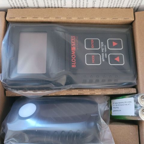 Berry growlog photo: Umgebungswerte KI gesteuert und nun wird die Lichtintensität perfektioniert.