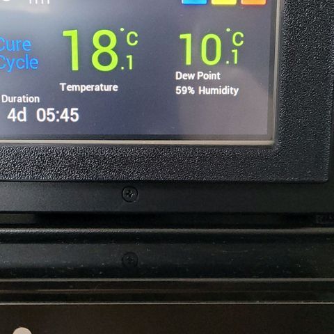 Berry growlog photo: Es geht der 2 te Tag Aushärten dem Ende zu bei 59 % LF und 18.1 grad konstant