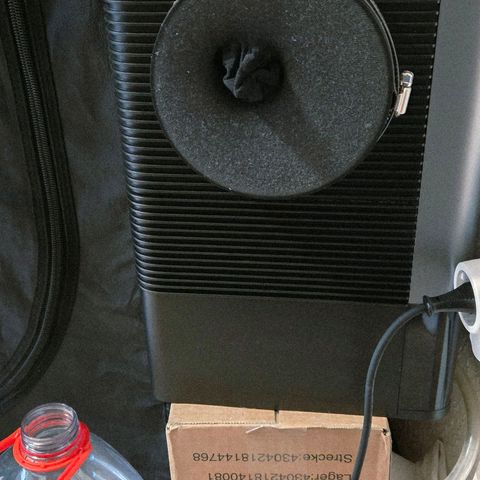 Kalini growlog photo: Mein Staub Schutz am Luftentfeuchter, der Regelmäßig abgesaugt werden muss nebst kleiner Bürste direkt am Sauger.
