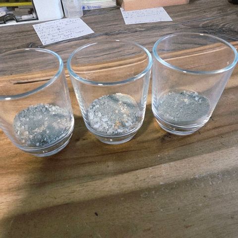 Kalini growlog photo: Ein Nährstoff Mineralien Misch. 1 Glas für je 1 Topf per Top Dress
