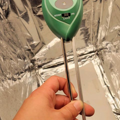 Sky OG. growlog photo: Measuring light right underneath the panel set on High. 
