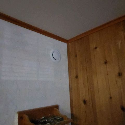 LSD Auto growlog photo: Wall mounted exhaust. 
